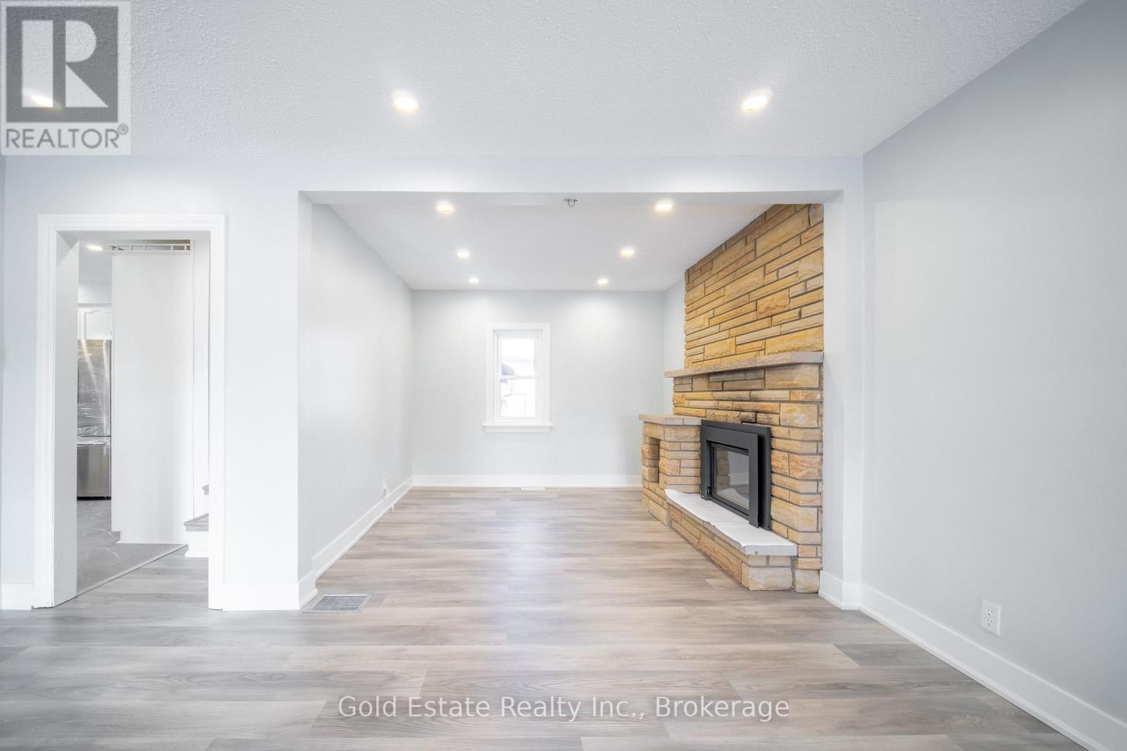 #upper - 10 Monroe Street N, Cambridge, Ontario  N1R 2C5 - Photo 8 - X12692442