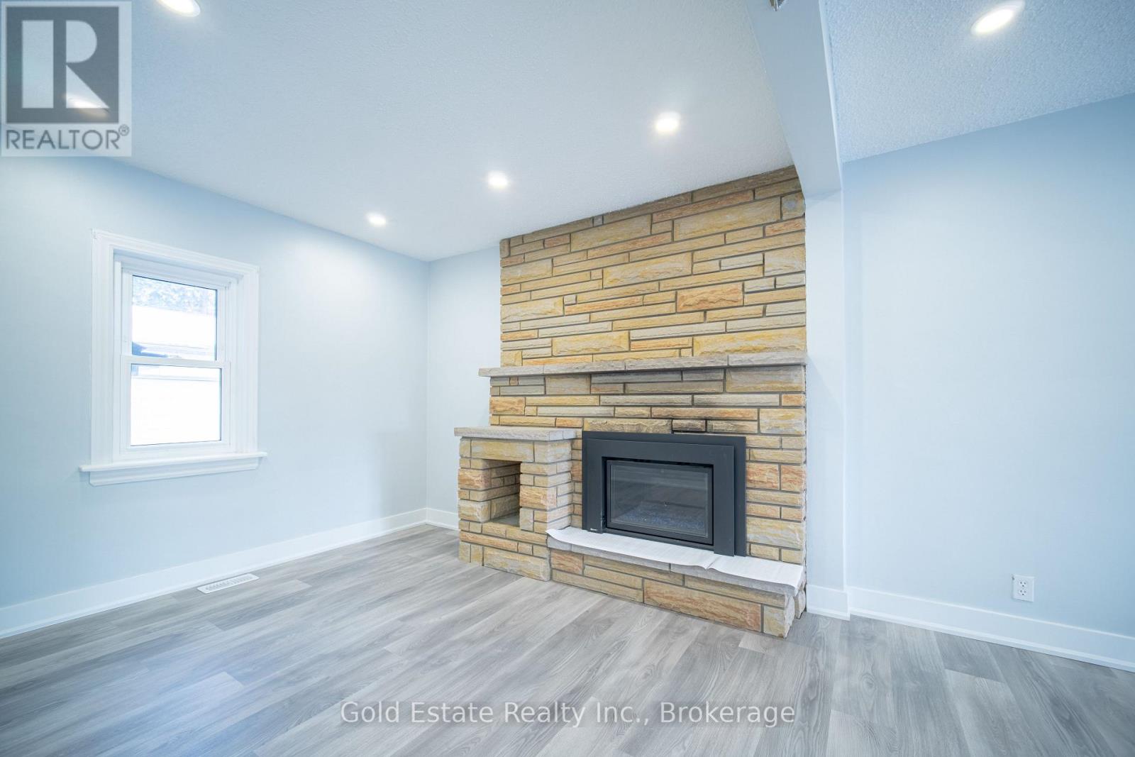 #upper - 10 Monroe Street N, Cambridge, Ontario  N1R 2C5 - Photo 9 - X12692442