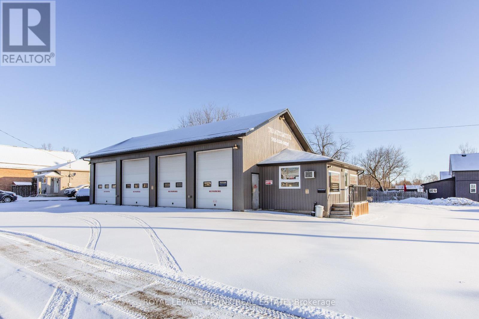 118 Queen Street, Kawartha Lakes, Ontario  K9V 4R3 - Photo 11 - X12692558