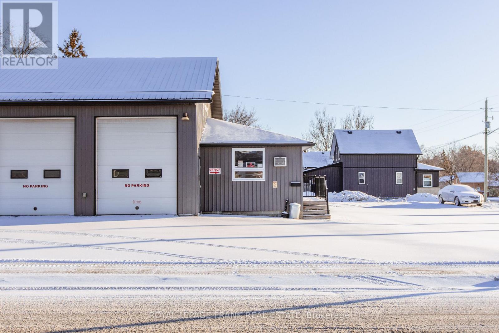 118 Queen Street, Kawartha Lakes, Ontario  K9V 4R3 - Photo 9 - X12692558