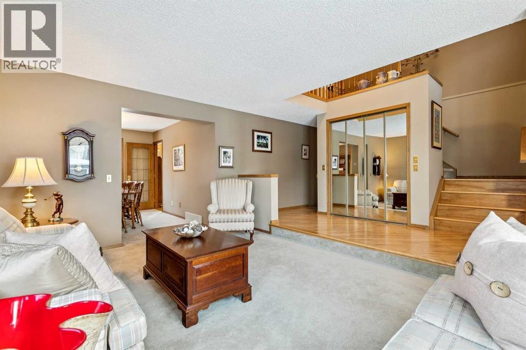 75 Shawnee Crescent, Calgary, Alberta  T2Y 1W4 - Photo 5 - A2276077