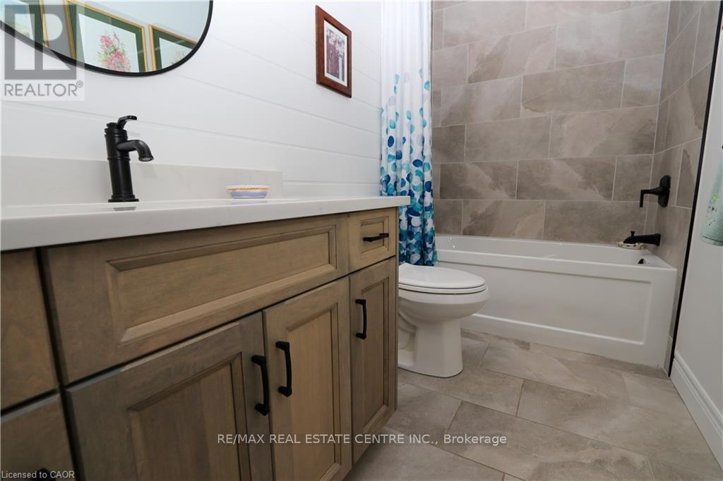 87a Abigail Avenue, Brantford, Ontario  N3R 4S4 - Photo 6 - X12692548