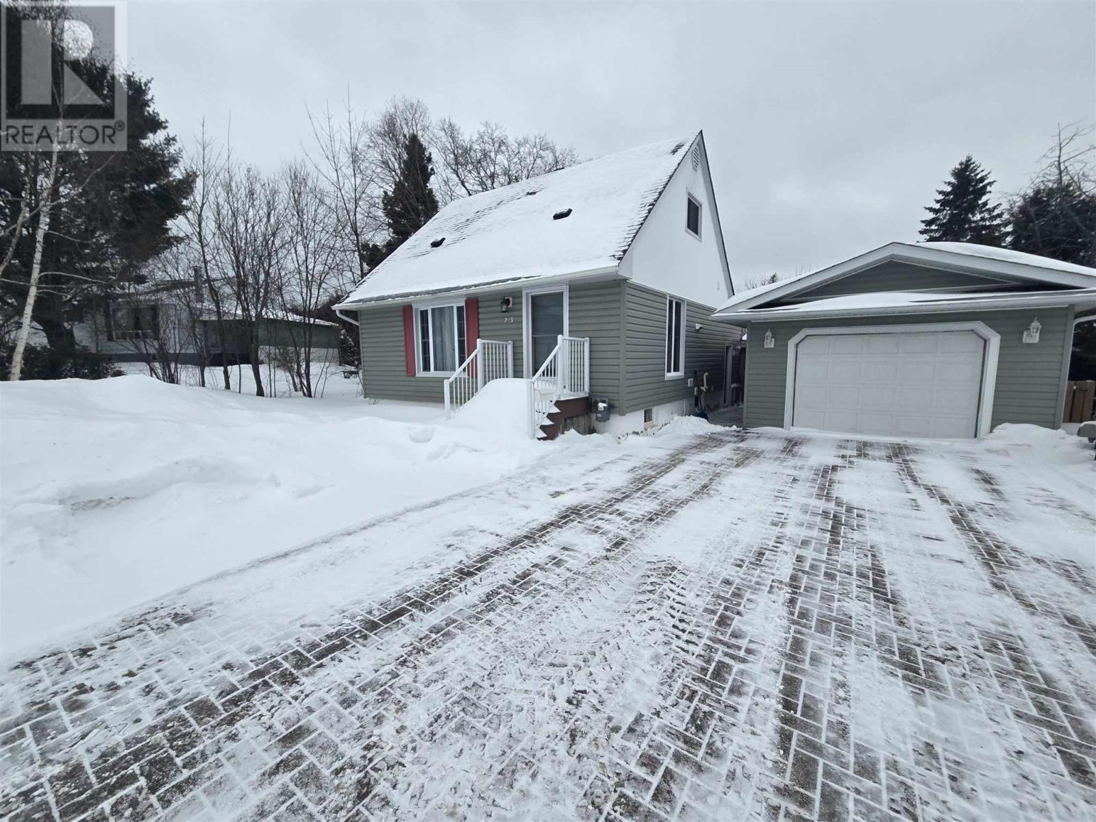 215 Hillside Dr S, Elliot Lake, Ontario  P5A 1N5 - Photo 1 - SM260093