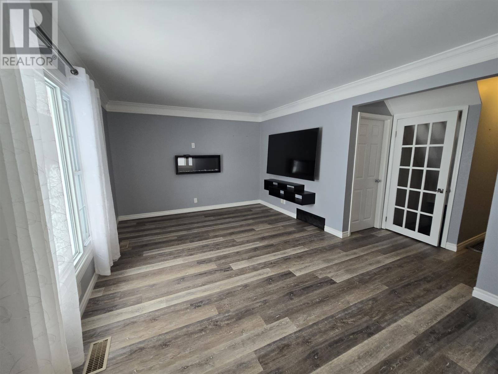 215 Hillside Dr S, Elliot Lake, Ontario  P5A 1N5 - Photo 13 - SM260093