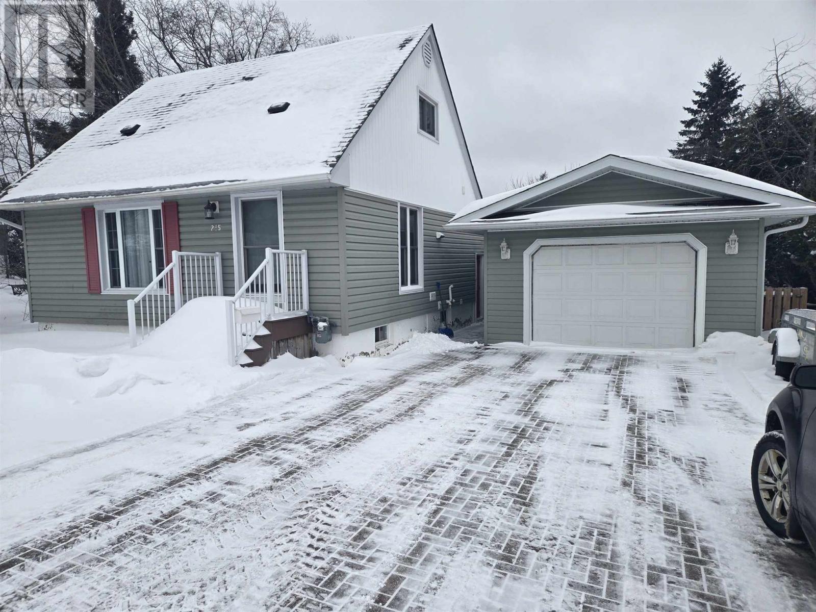 215 Hillside Dr S, Elliot Lake, Ontario  P5A 1N5 - Photo 2 - SM260093