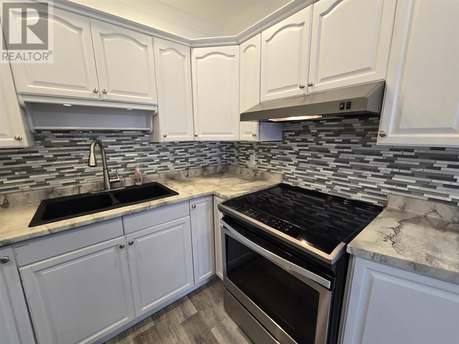 215 Hillside Dr S, Elliot Lake, Ontario  P5A 1N5 - Photo 6 - SM260093