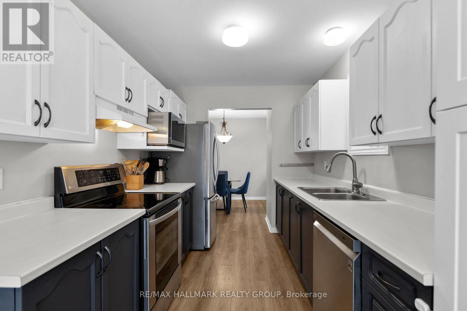 37 Roblyn Way, Ottawa, Ontario  K2G 5Z5 - Photo 10 - X12692498