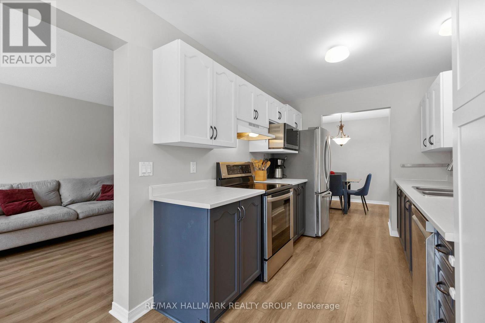 37 Roblyn Way, Ottawa, Ontario  K2G 5Z5 - Photo 12 - X12692498