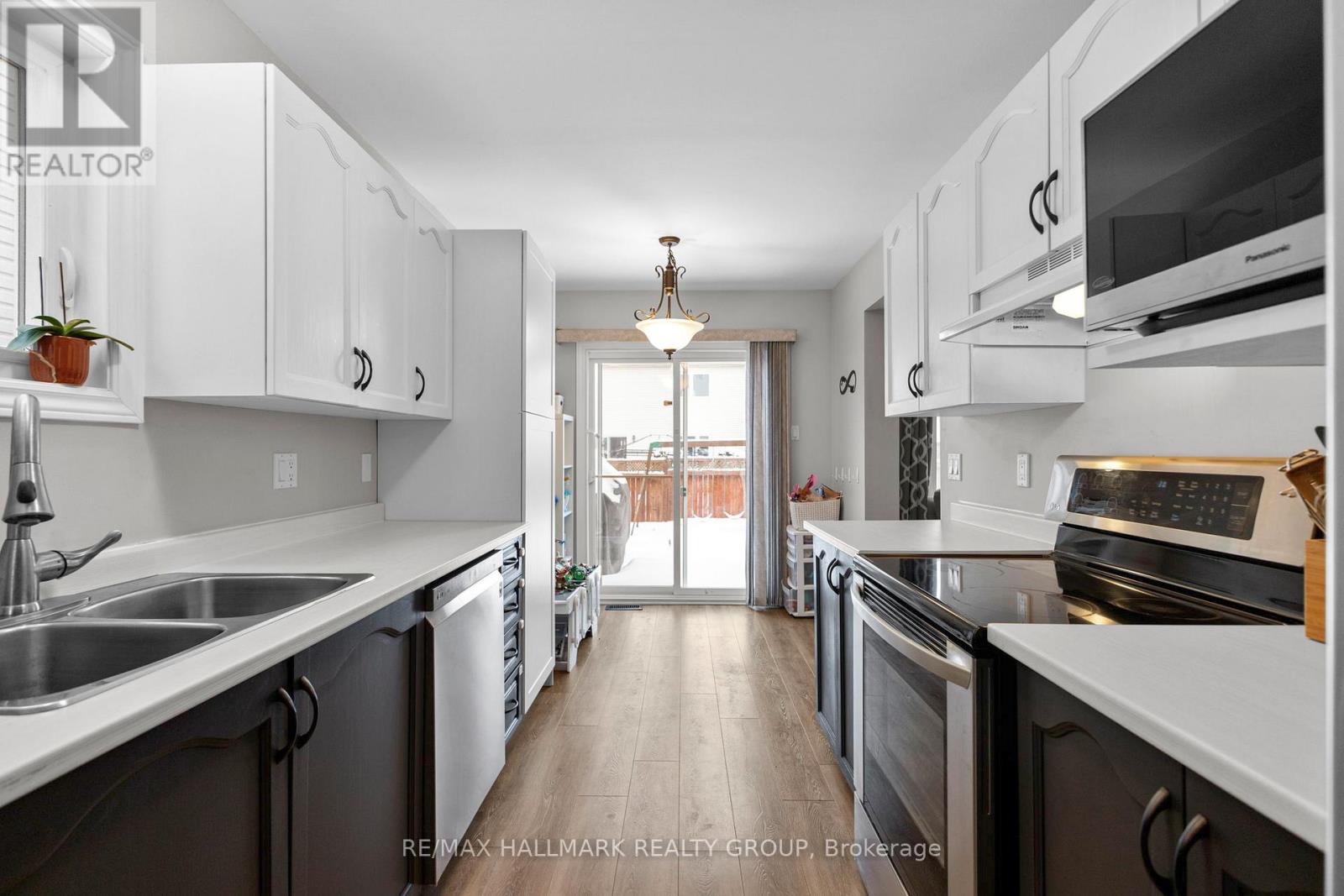 37 Roblyn Way, Ottawa, Ontario  K2G 5Z5 - Photo 13 - X12692498