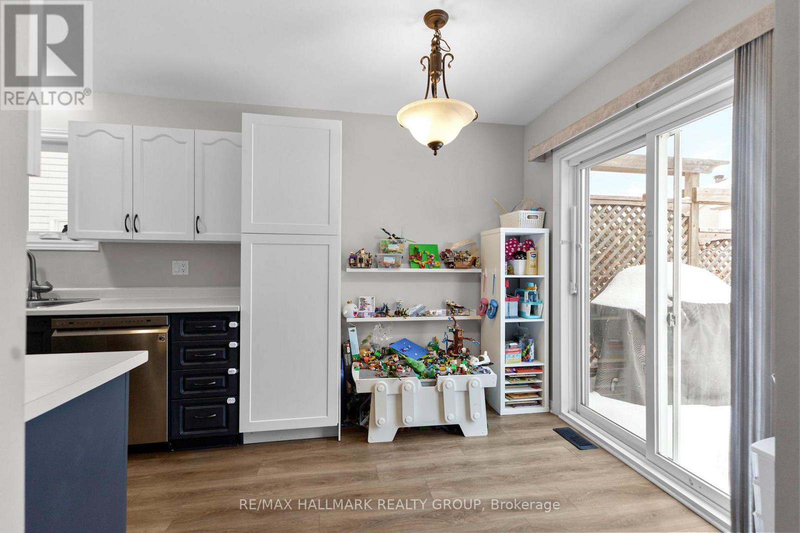 37 Roblyn Way, Ottawa, Ontario  K2G 5Z5 - Photo 15 - X12692498