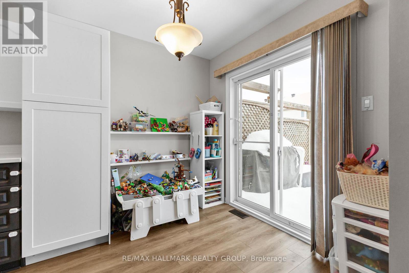 37 Roblyn Way, Ottawa, Ontario  K2G 5Z5 - Photo 16 - X12692498