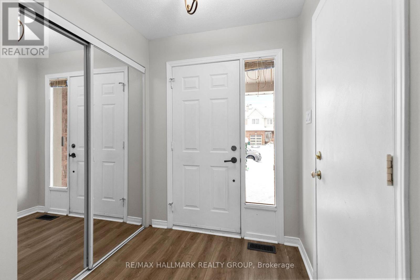 37 Roblyn Way, Ottawa, Ontario  K2G 5Z5 - Photo 2 - X12692498