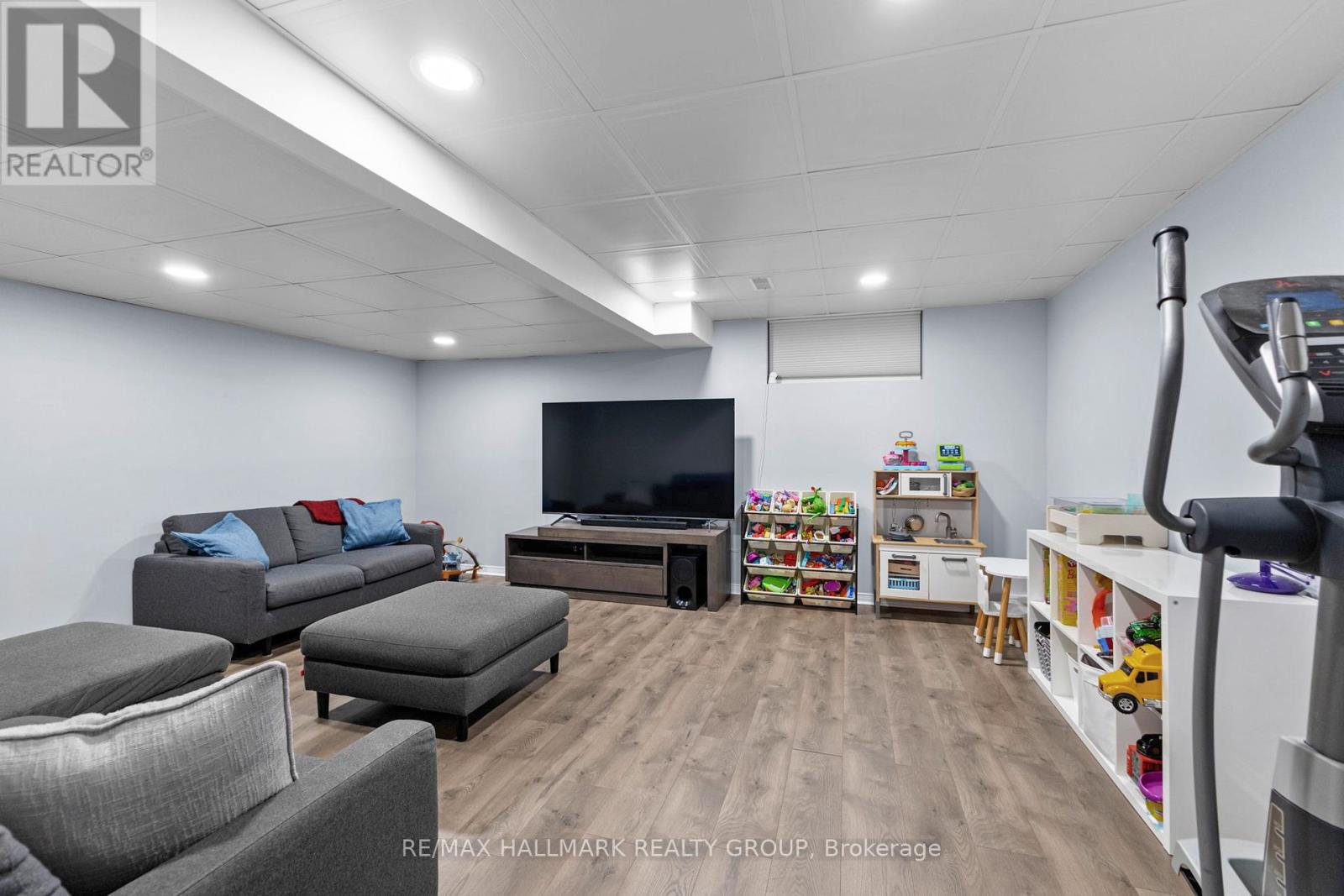 37 Roblyn Way, Ottawa, Ontario  K2G 5Z5 - Photo 26 - X12692498