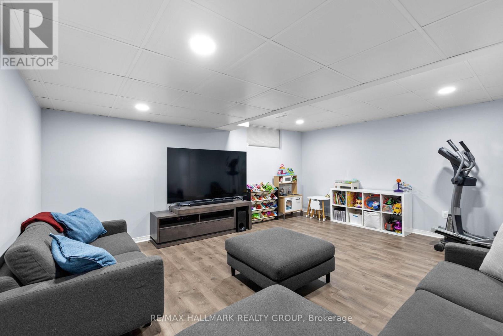 37 Roblyn Way, Ottawa, Ontario  K2G 5Z5 - Photo 28 - X12692498