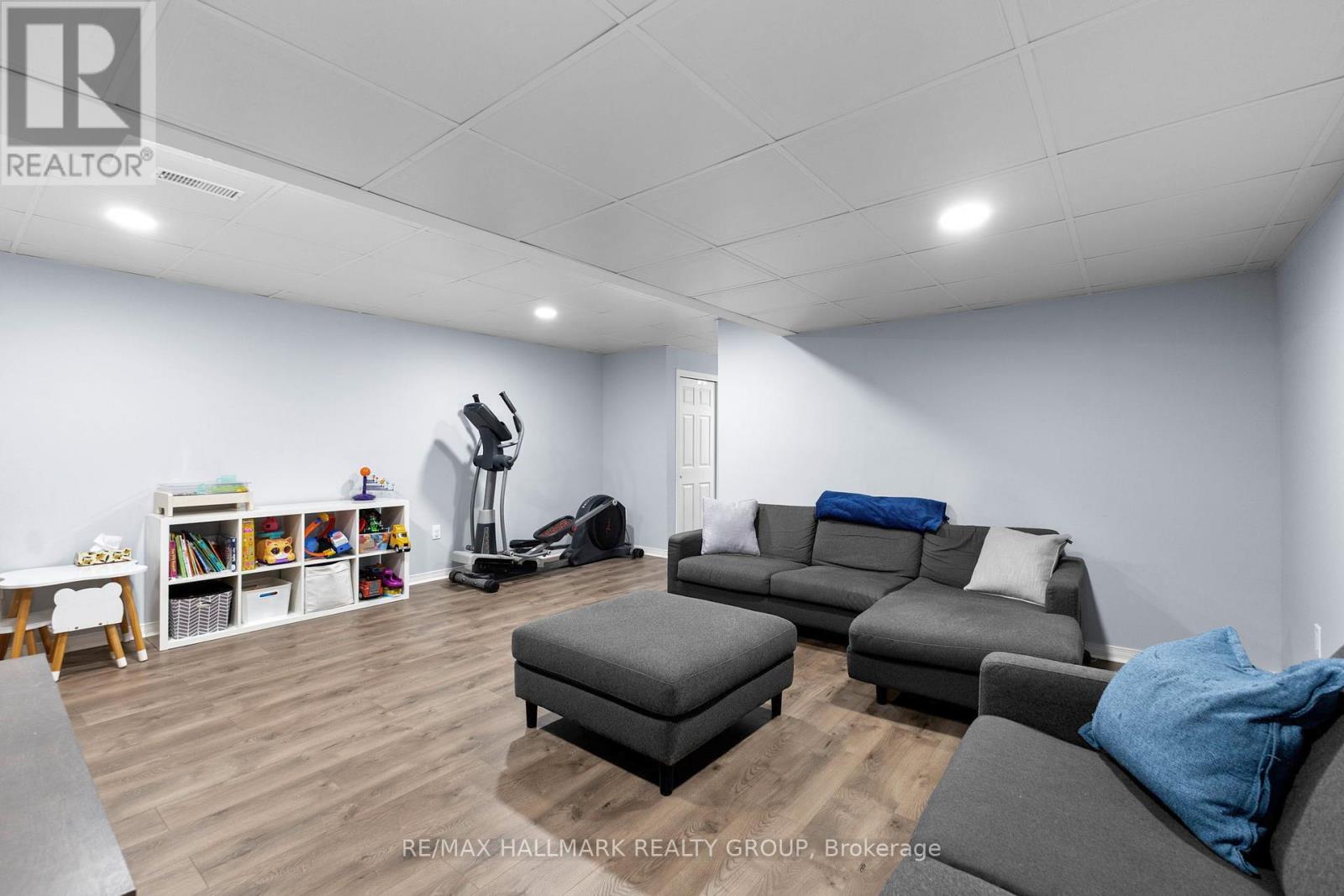 37 Roblyn Way, Ottawa, Ontario  K2G 5Z5 - Photo 29 - X12692498