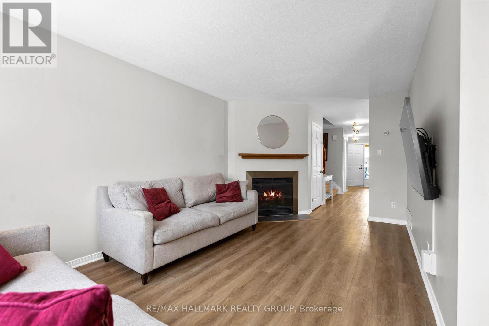 37 Roblyn Way, Ottawa, Ontario  K2G 5Z5 - Photo 8 - X12692498