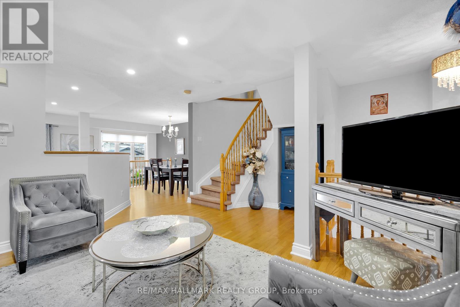 142 Inverkip Avenue, Ottawa, Ontario  K1T 4C3 - Photo 11 - X12692674