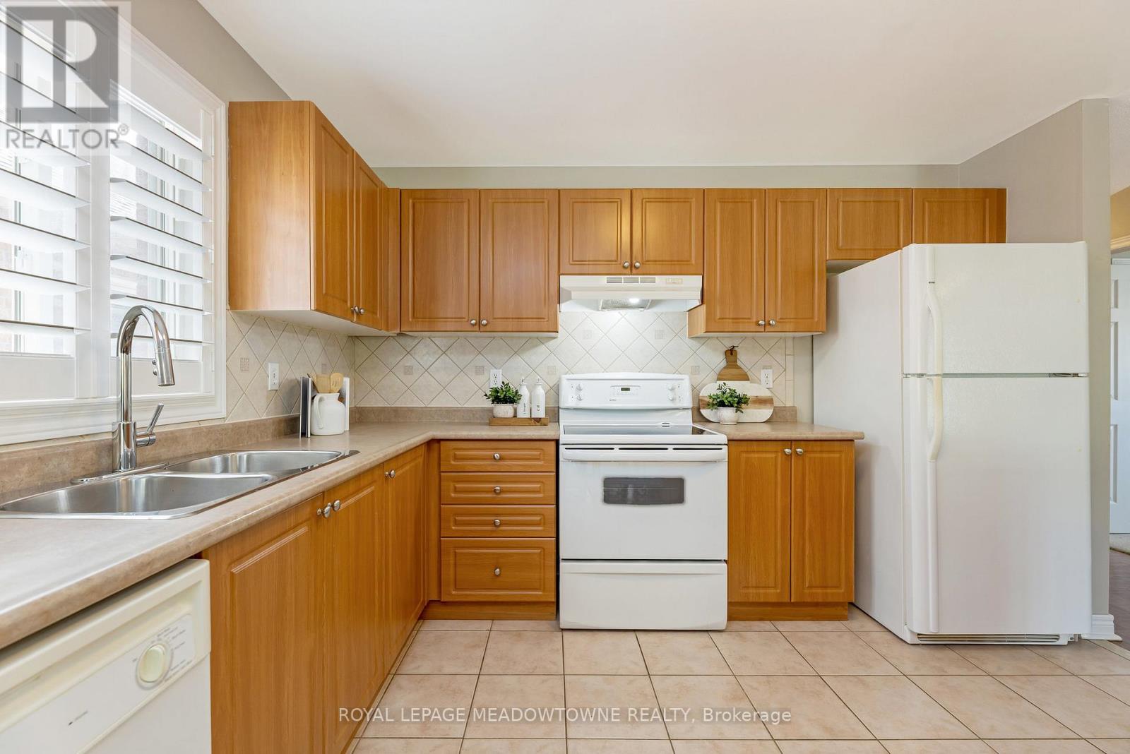 331 Centennial Forest Drive, Milton, Ontario  L9T 5X4 - Photo 10 - W12421027