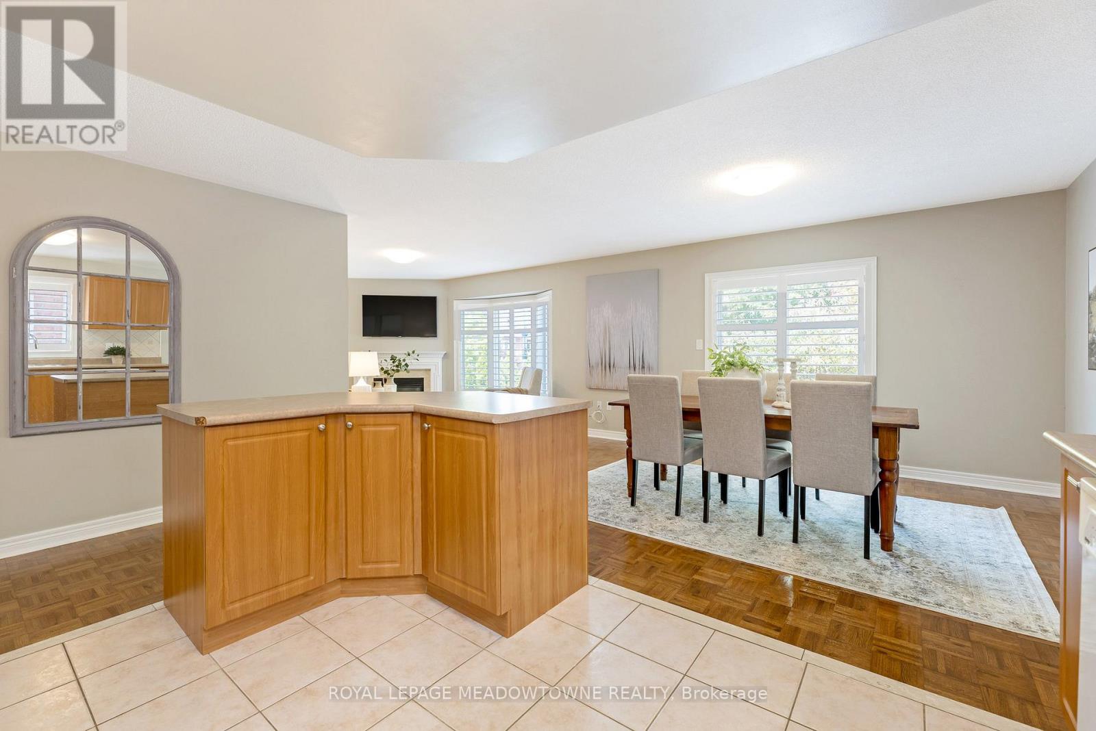 331 Centennial Forest Drive, Milton, Ontario  L9T 5X4 - Photo 12 - W12421027