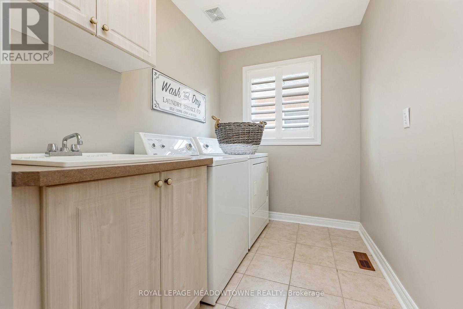 331 Centennial Forest Drive, Milton, Ontario  L9T 5X4 - Photo 24 - W12421027