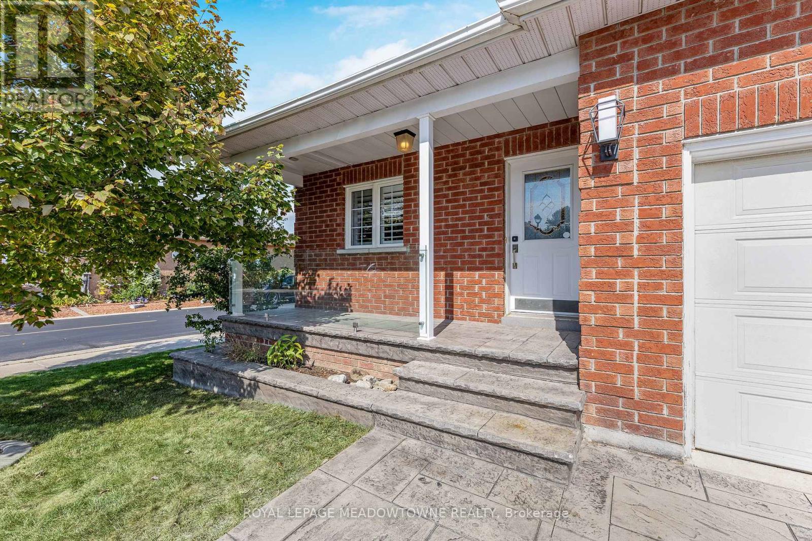 331 Centennial Forest Drive, Milton, Ontario  L9T 5X4 - Photo 3 - W12421027