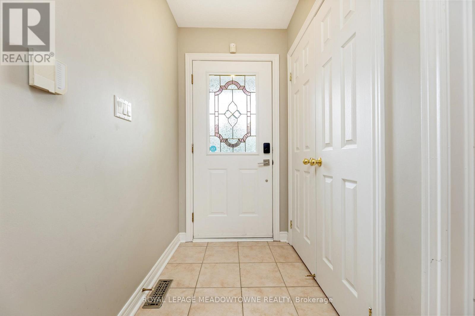 331 Centennial Forest Drive, Milton, Ontario  L9T 5X4 - Photo 6 - W12421027