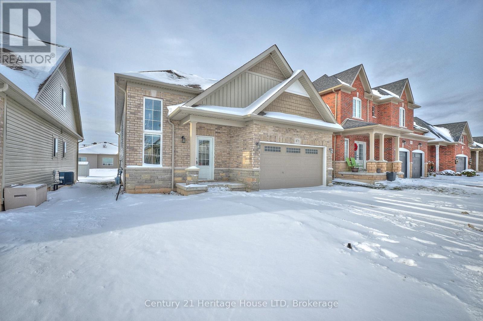 871 Burwell Street, Fort Erie, Ontario  L2A 0E3 - Photo 3 - X12692474