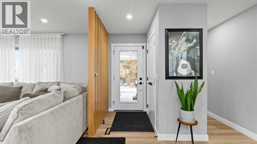 7036 Silverview Road Nw, Calgary, Alberta  T3B 3M1 - Photo 3 - A2278779