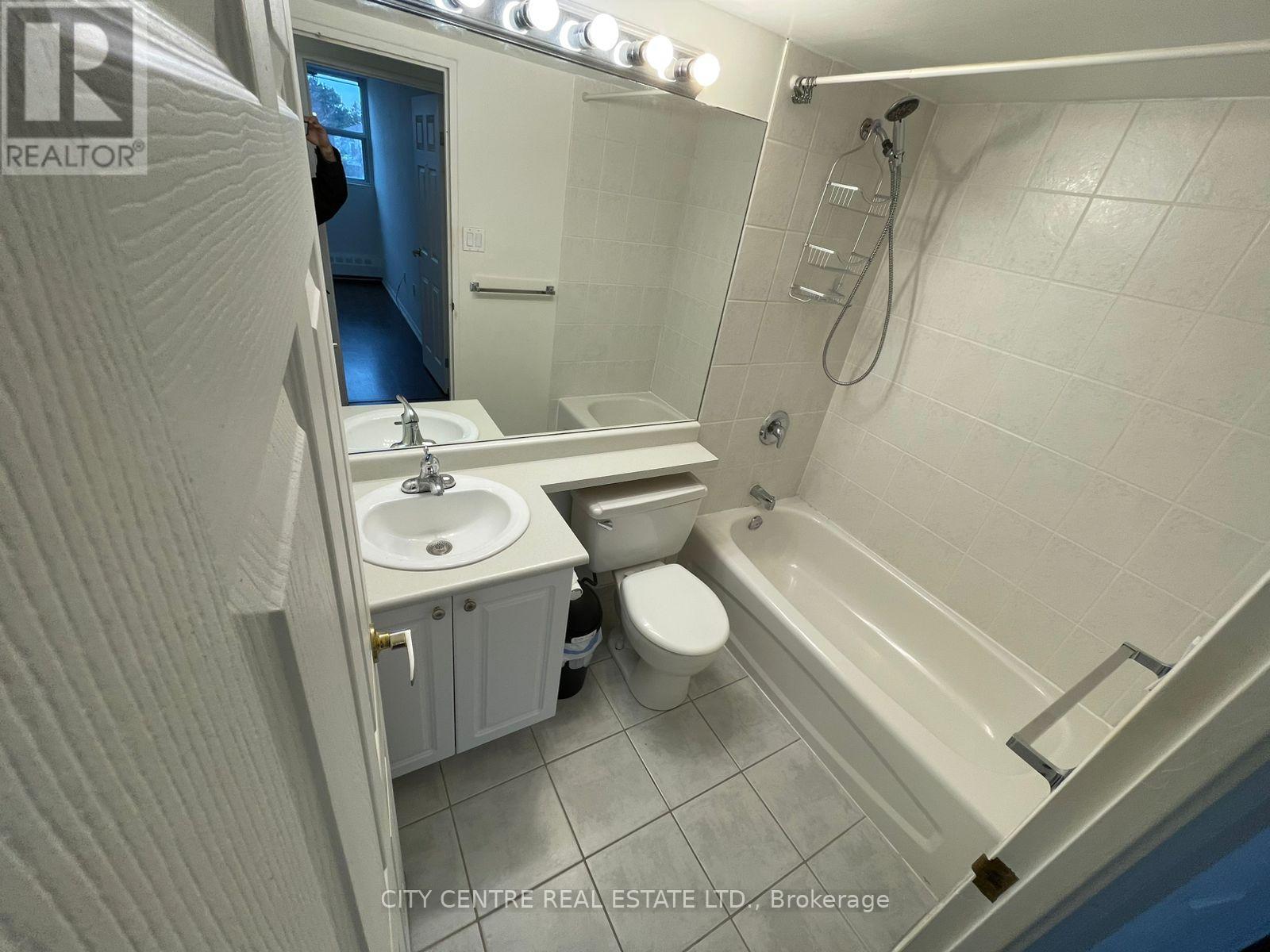 208 - 2900 Battleford Road, Mississauga, Ontario  L5N 2V9 - Photo 11 - W12638926