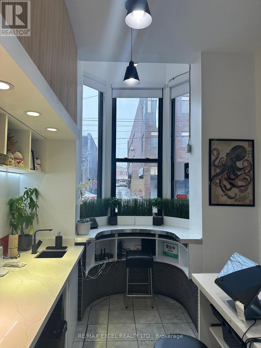 755b Dundas Street W, Toronto, Ontario  M6J 1T9 - Photo 3 - C12692524