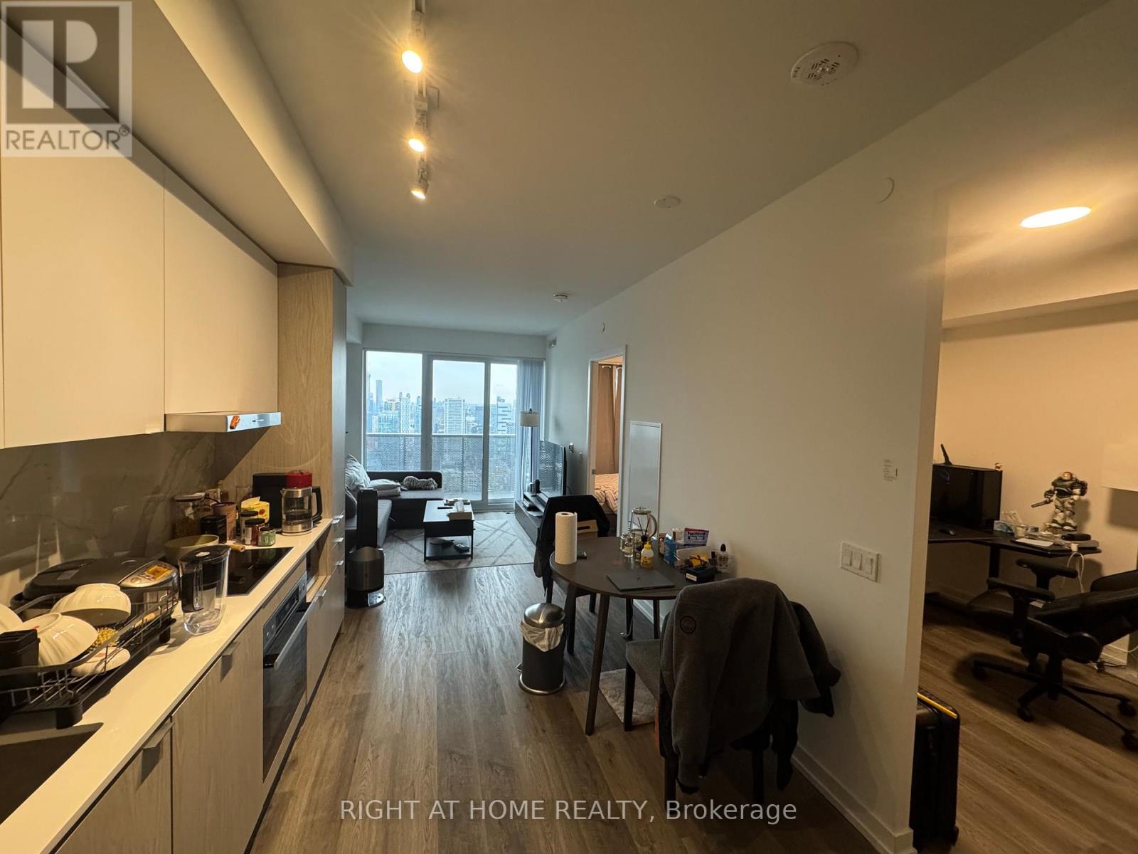 6002 - 55 Cooper Street, Toronto, Ontario  M5E 0G1 - Photo 4 - C12692546