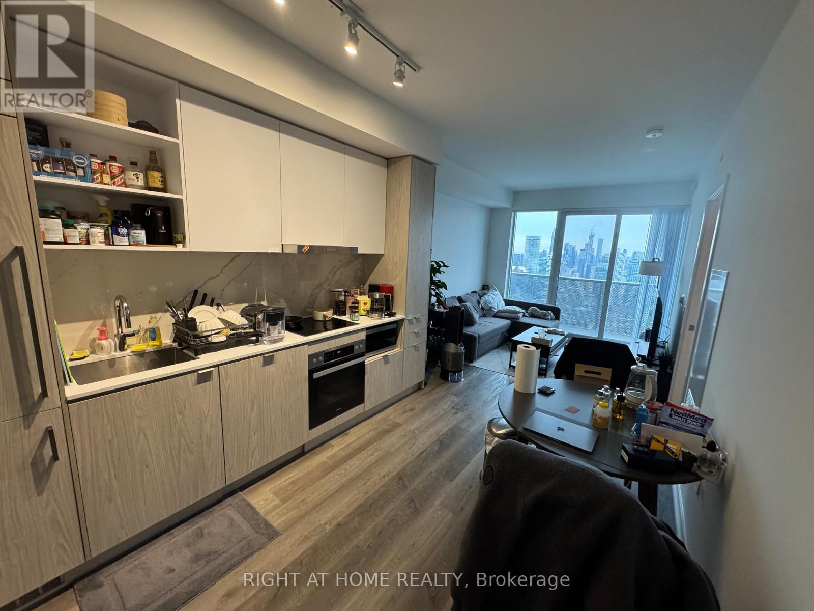 6002 - 55 Cooper Street, Toronto, Ontario  M5E 0G1 - Photo 7 - C12692546