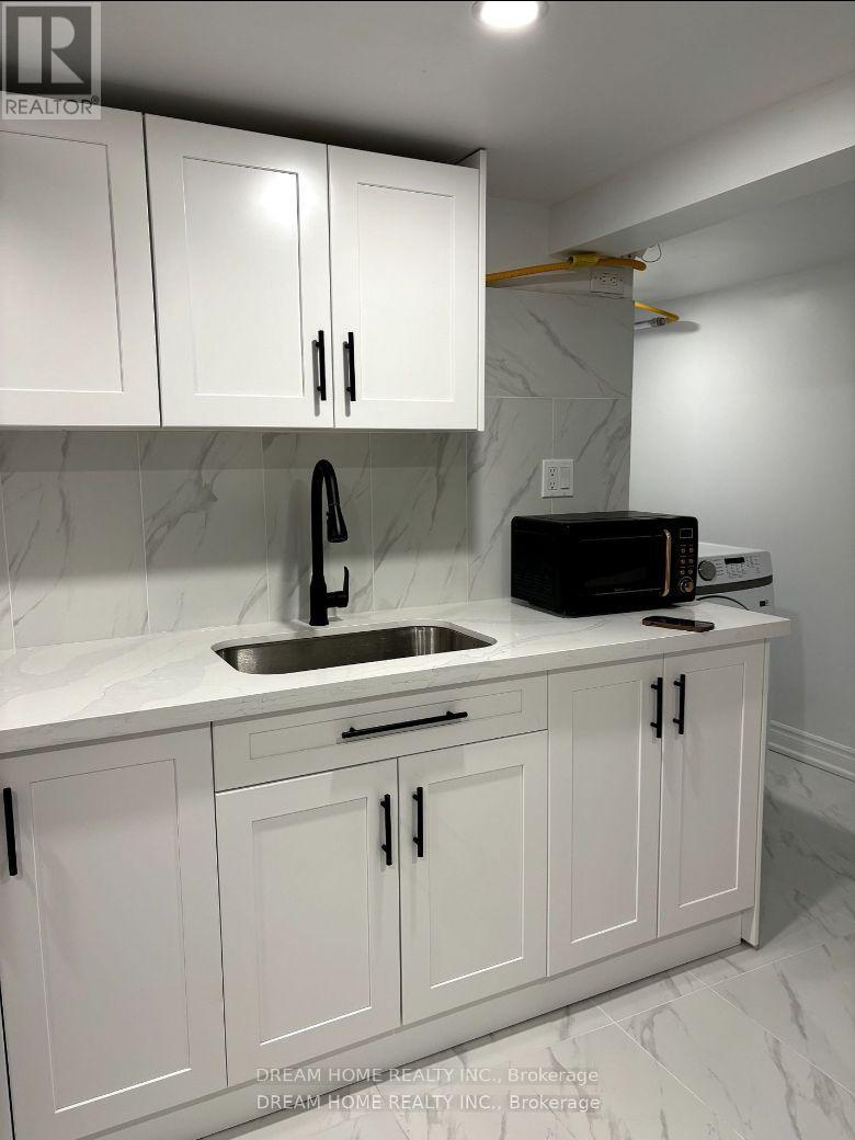 Bsmt B2 - 337 Mutual Street W, Toronto, Ontario  M4Y 1X6 - Photo 3 - C12692624