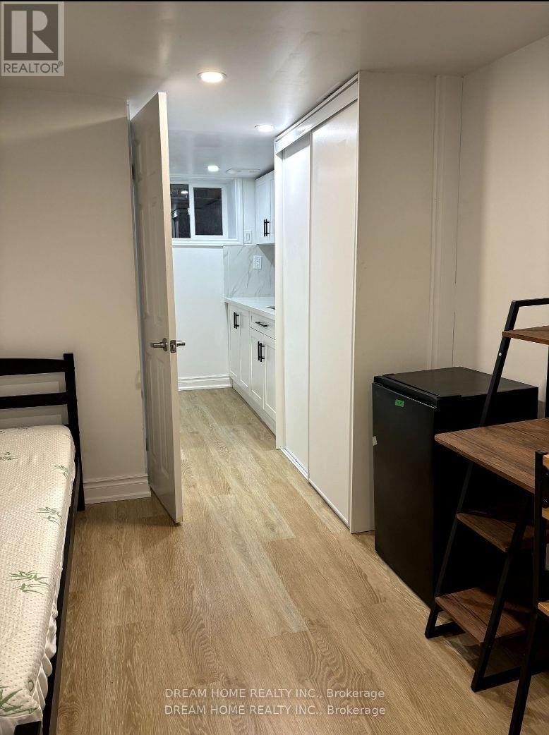 Bsmt B2 - 337 Mutual Street W, Toronto, Ontario  M4Y 1X6 - Photo 5 - C12692624