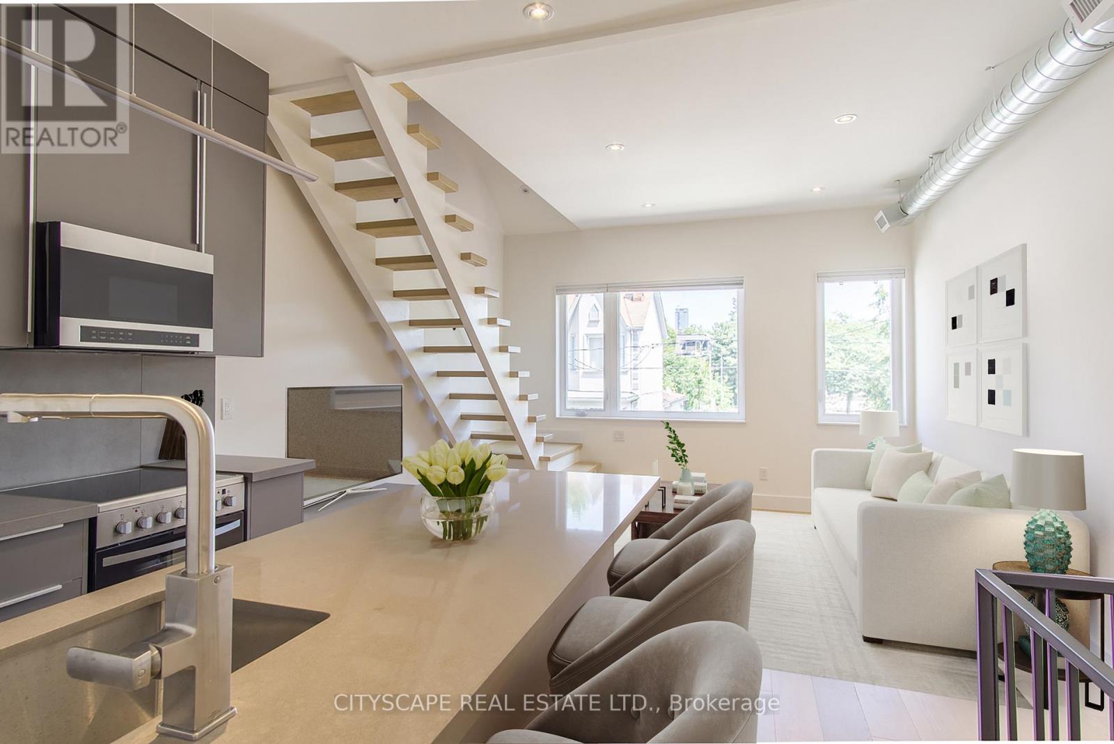 Upper - 98 Manning Avenue, Toronto, Ontario  M6J 2K5 - Photo 2 - C12692632