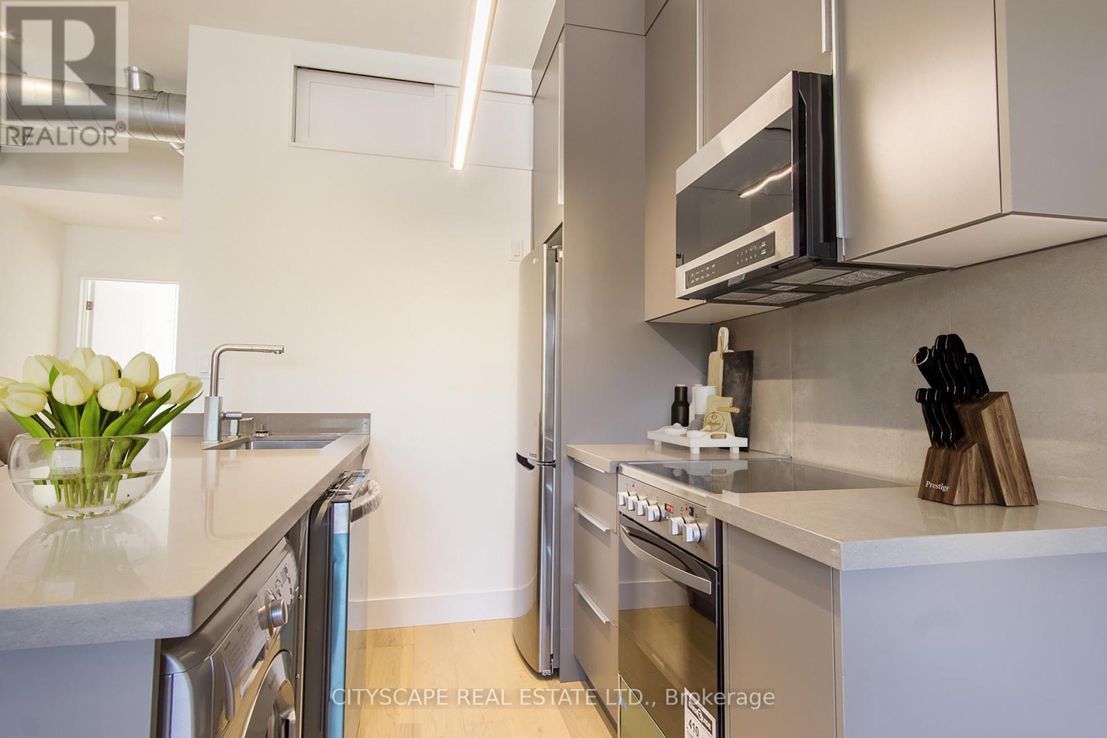 Upper - 98 Manning Avenue, Toronto, Ontario  M6J 2K5 - Photo 3 - C12692632