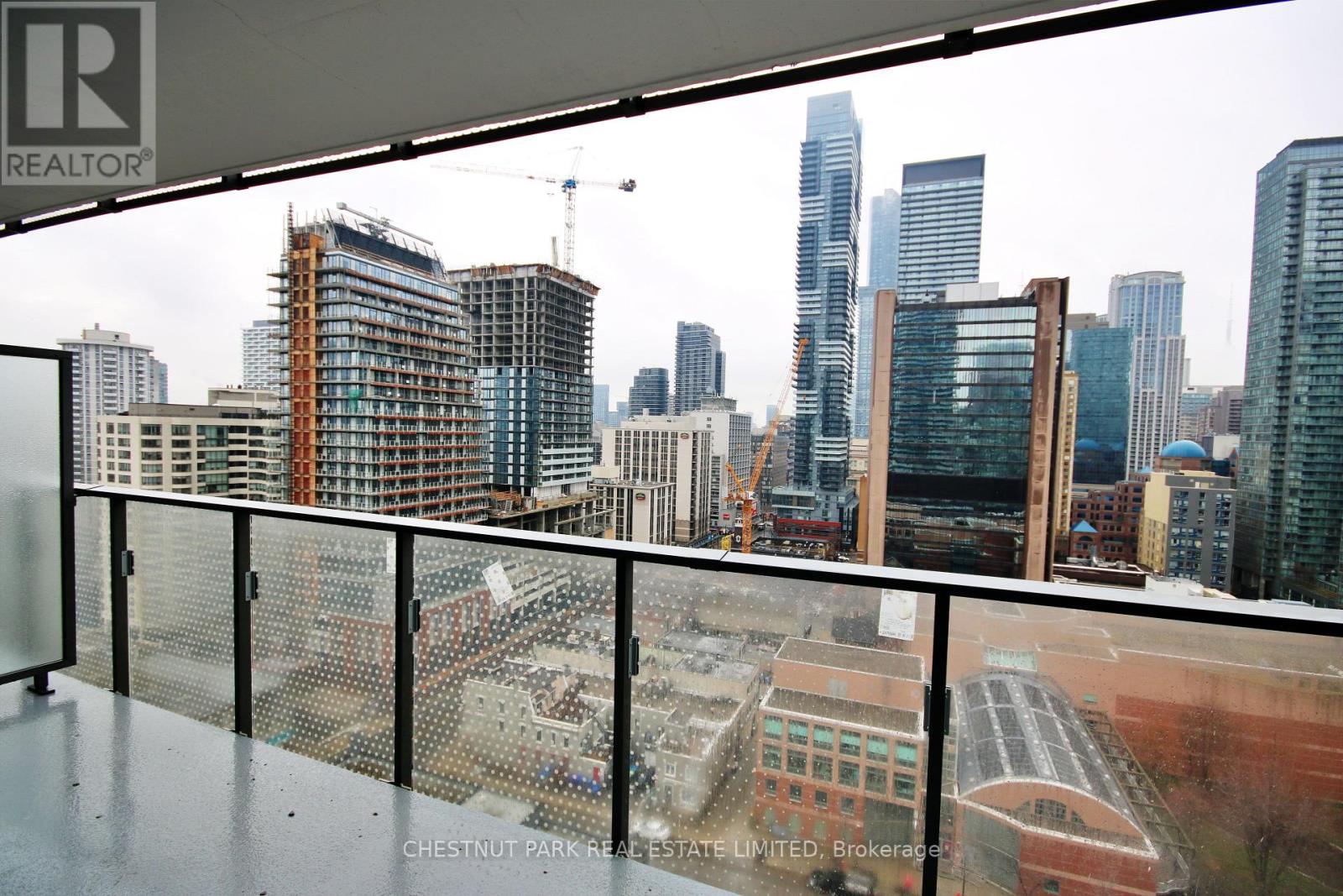 1303 - 11 Wellesley Street W, Toronto, Ontario  M4Y 0G4 - Photo 12 - C12692634