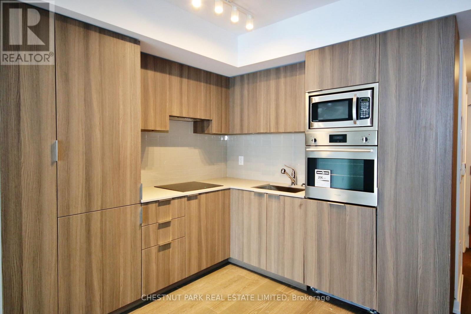 1303 - 11 Wellesley Street W, Toronto, Ontario  M4Y 0G4 - Photo 3 - C12692634