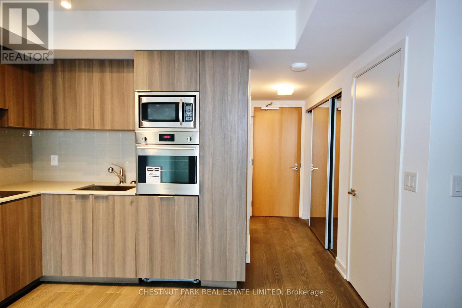 1303 - 11 Wellesley Street W, Toronto, Ontario  M4Y 0G4 - Photo 5 - C12692634