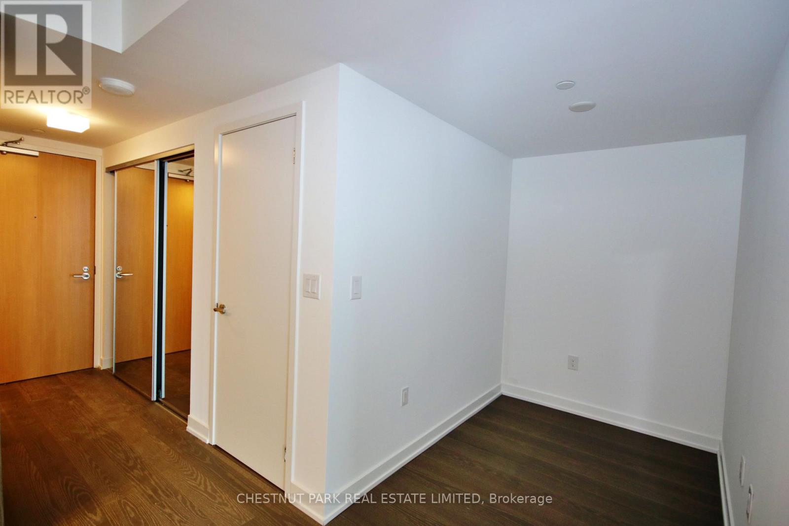 1303 - 11 Wellesley Street W, Toronto, Ontario  M4Y 0G4 - Photo 6 - C12692634