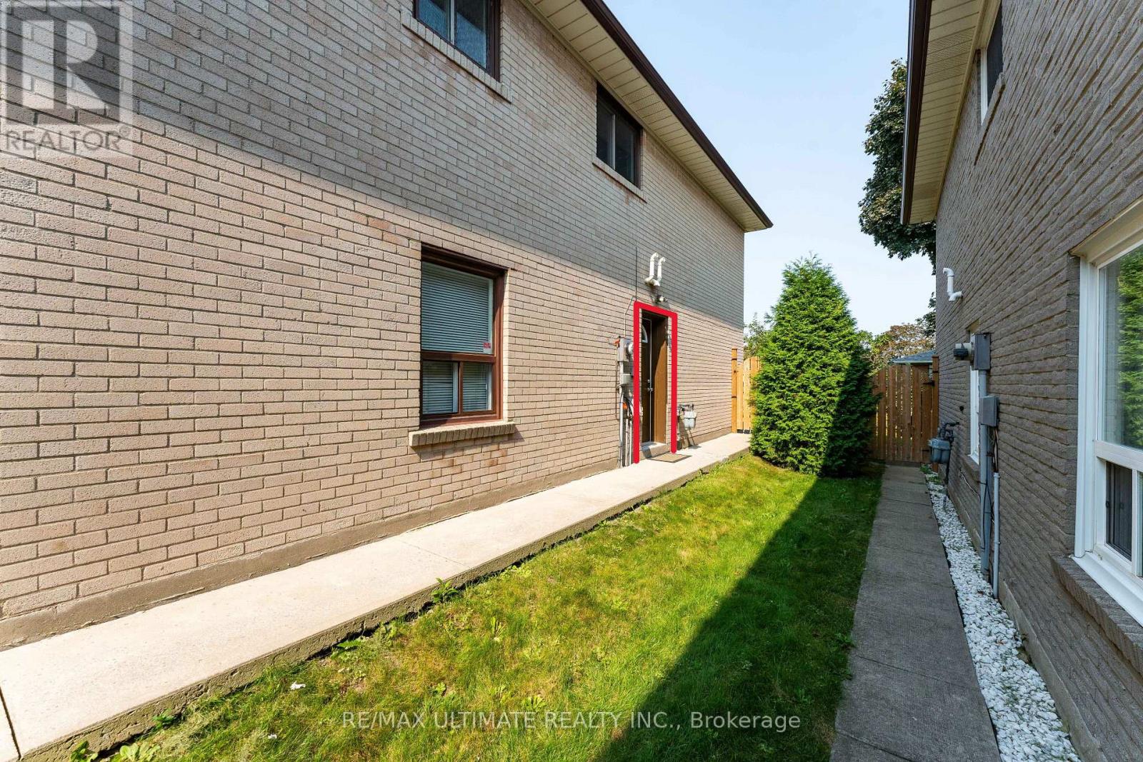 Main Floor - 60 Tineta Crescent, Toronto, Ontario  M1S 2Y6 - Photo 3 - E12692600