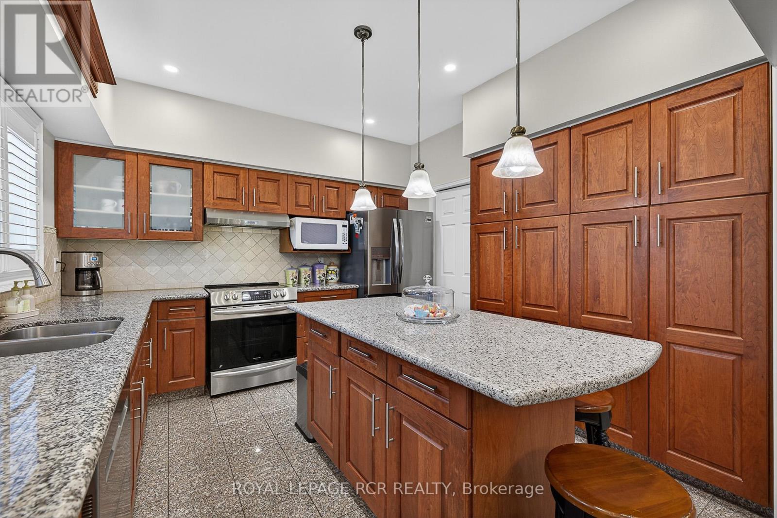 27 Kennett Drive, Whitby, Ontario  L1P 1L5 - Photo 13 - E12692682