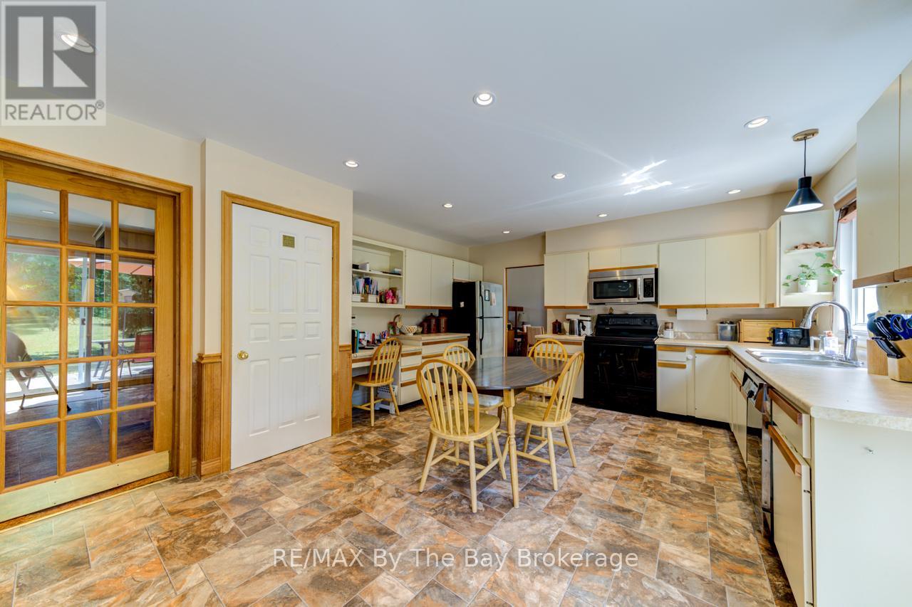 8223 30/31 Side Road, Clearview, Ontario  L0M 1P0 - Photo 12 - S12692666