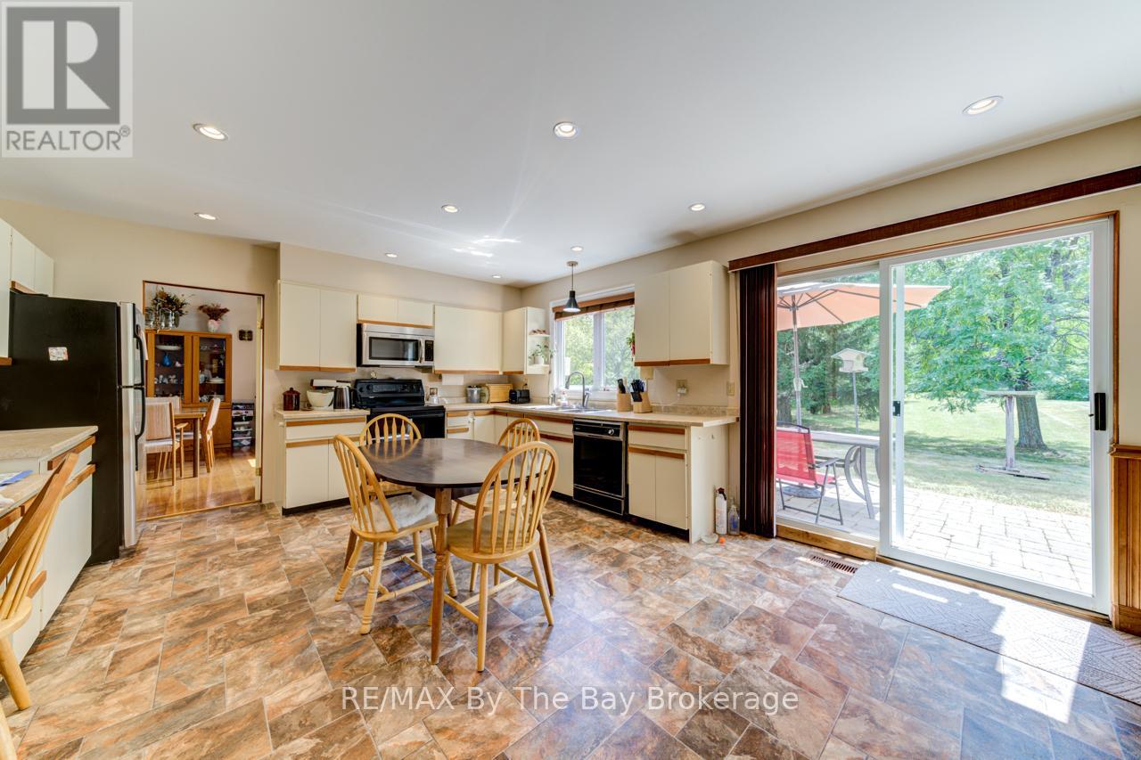 8223 30/31 Side Road, Clearview, Ontario  L0M 1P0 - Photo 11 - S12692666