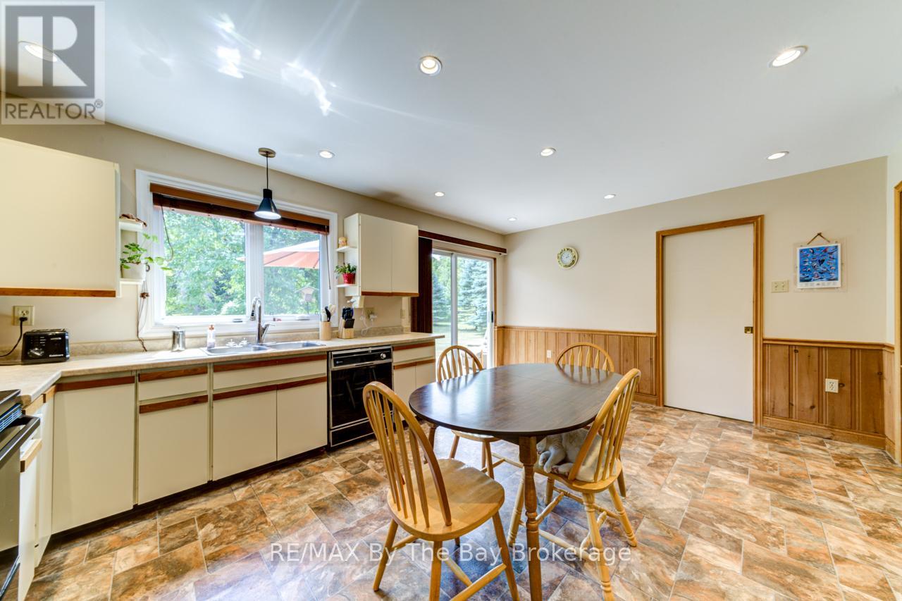 8223 30/31 Side Road, Clearview, Ontario  L0M 1P0 - Photo 13 - S12692666