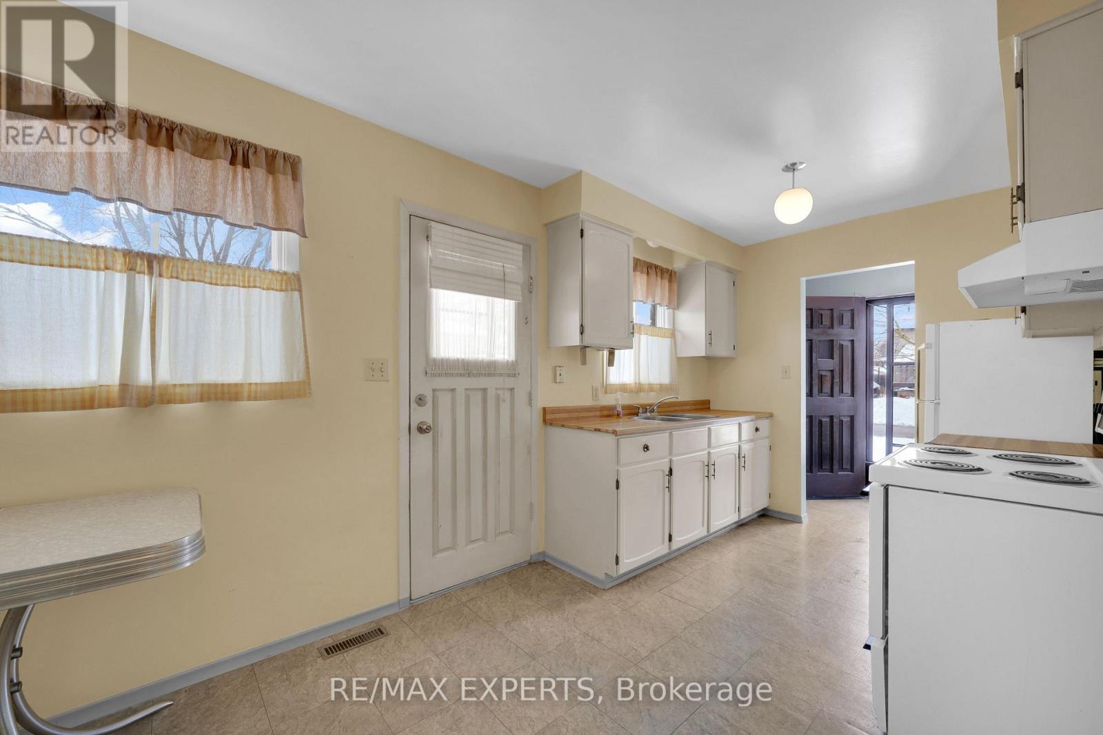 3 Milne Street, New Tecumseth, Ontario  L4N 7J1 - Photo 9 - N12692504