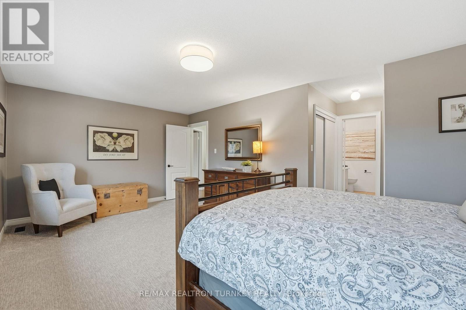 228 Sawmill Valley Drive, Newmarket, Ontario  L3X 2W1 - Photo 20 - N12692550