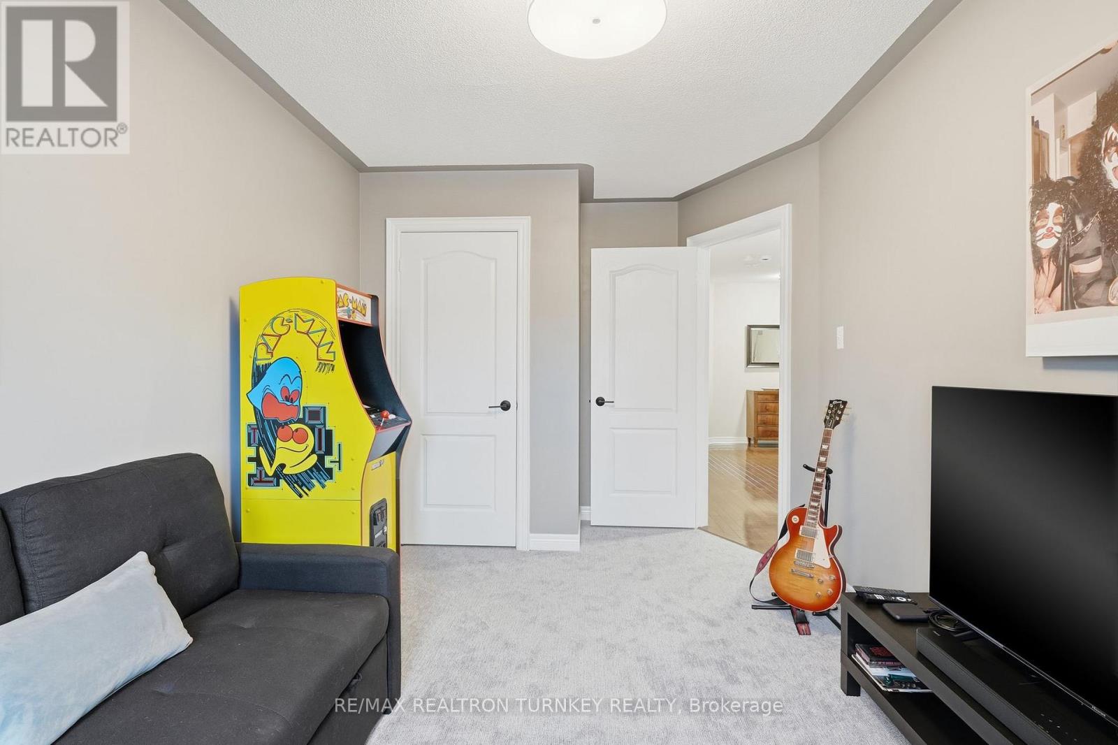 228 Sawmill Valley Drive, Newmarket, Ontario  L3X 2W1 - Photo 23 - N12692550