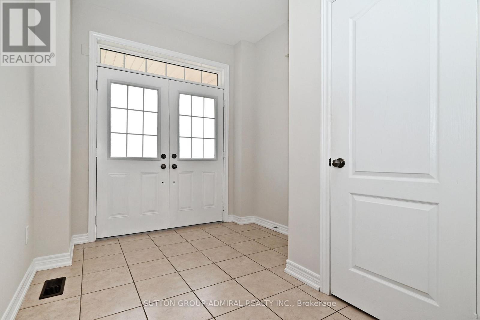 110 Southdown Avenue, Vaughan, Ontario  L6A 4N3 - Photo 2 - N12692580