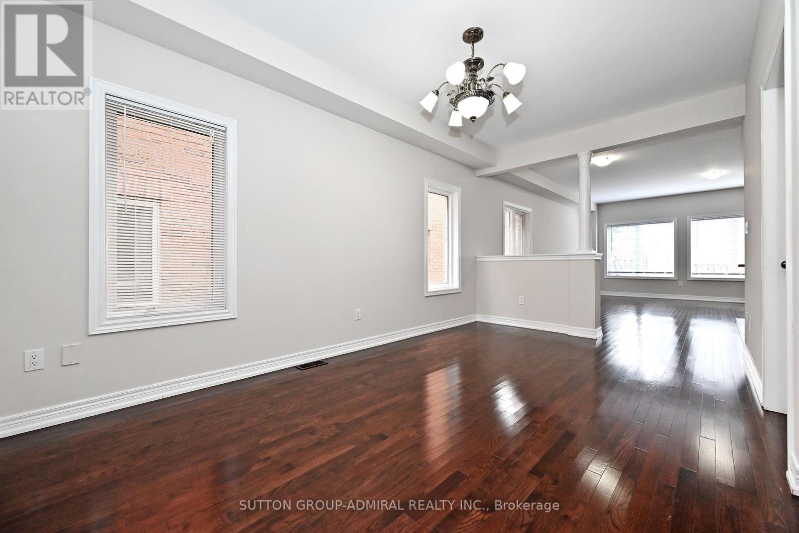 110 Southdown Avenue, Vaughan, Ontario  L6A 4N3 - Photo 5 - N12692580